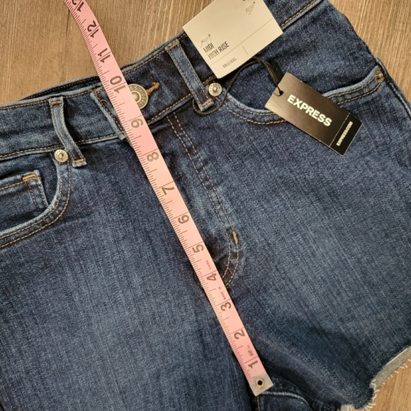 EXPRESS Size 00 MIDI HIGH RISE Original Raw Hem Denim Jean Shorts NWT - Picture 6 of 7
